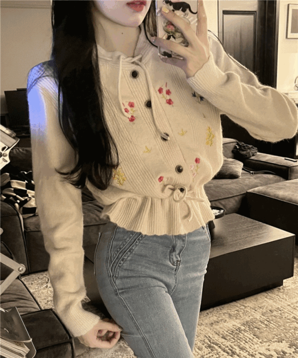 [고퀄/큐티] 로맨틱 배색 크루넥 꽃 자수 스웨터