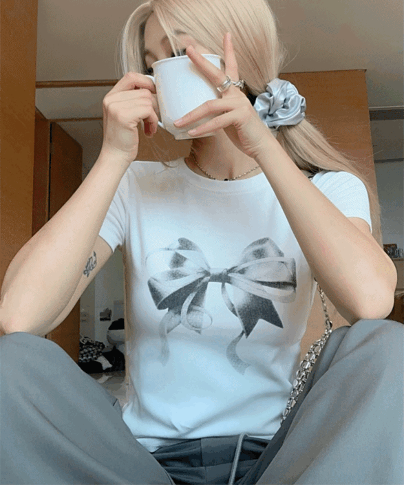 [키치!/귀여워!] 실버 리본 라운드넥 반팔 티셔츠